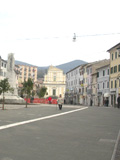 Vista con il monumento ai caduti e la Chiesa di S.Rocco